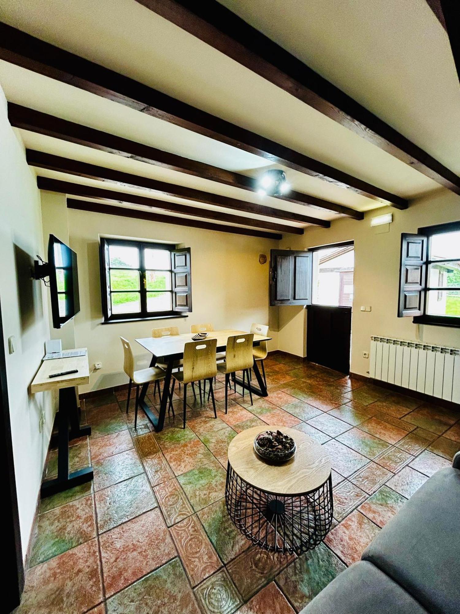 Casa La Maestra Apartment Arriondas Luaran gambar